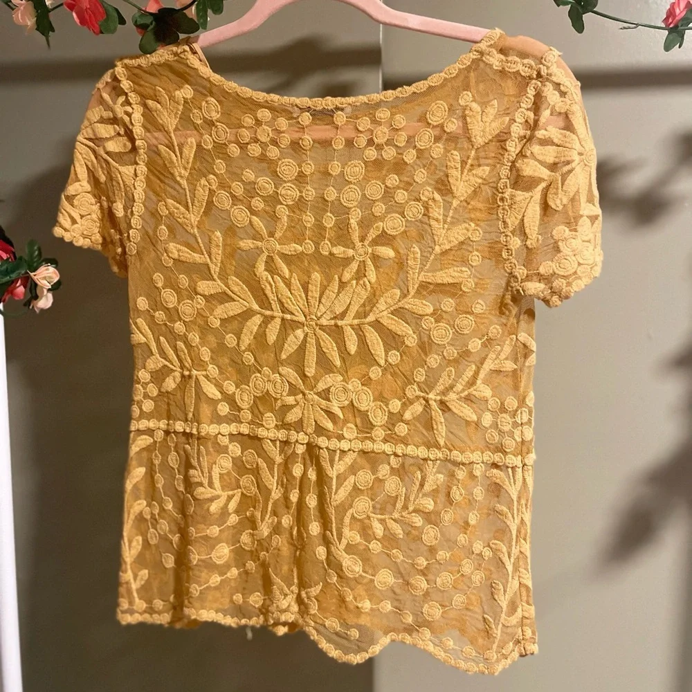 Chic Yellow Lace Blouse with Intricate Floral Patterns - Picture 5 of 6